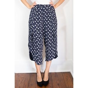 2/$25🍓AE Navy Blue, Light & Flowy Culottes with White Floral Pattern, Small